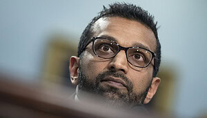 Kash Patel in Anzug bei Anhörung
