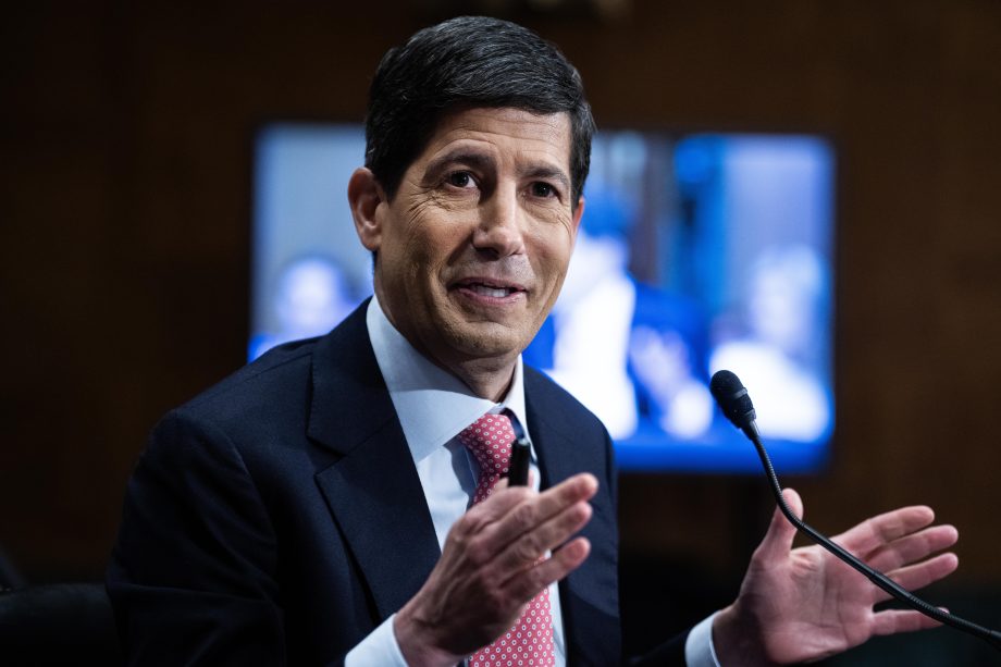 Das Bild zeigt Fed-Chef Kevin Warsh bei seiner Anhörung vor dem Bankenausschuss des US-Senats am 15. Juli 2026.