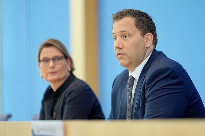 Bundesjustizministerin Dr. Stefanie Hubig und Bundesfinanzminister Lars Klingbeil