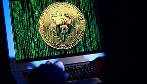 Bitcoin vor einem Computer-Code.