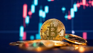 Bitcoin-Münzen auf einem Smartphone