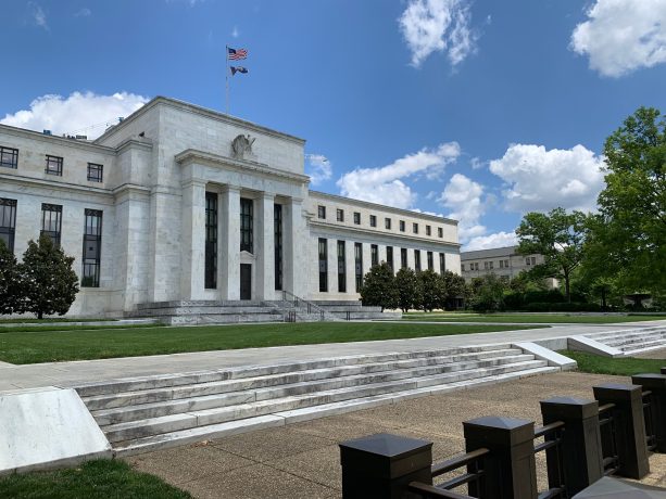 Das Bild zeigt das Gebäude der Federal Reserve