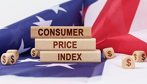 Das Bild zeigt die Worte „Consumer Price Index“ auf einer amerikanischen Flagge