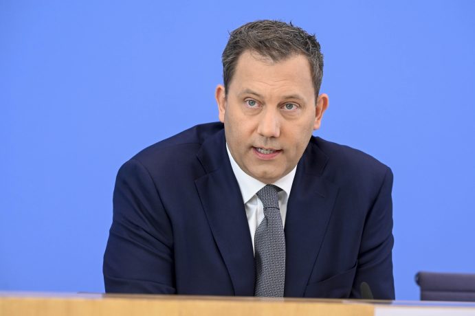 Lars Klingbeil auf Pressekonferenz