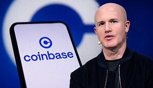 Coinbase CEO Brian Armstrong vor einem Hintergrund mit Coinbase-Logo
