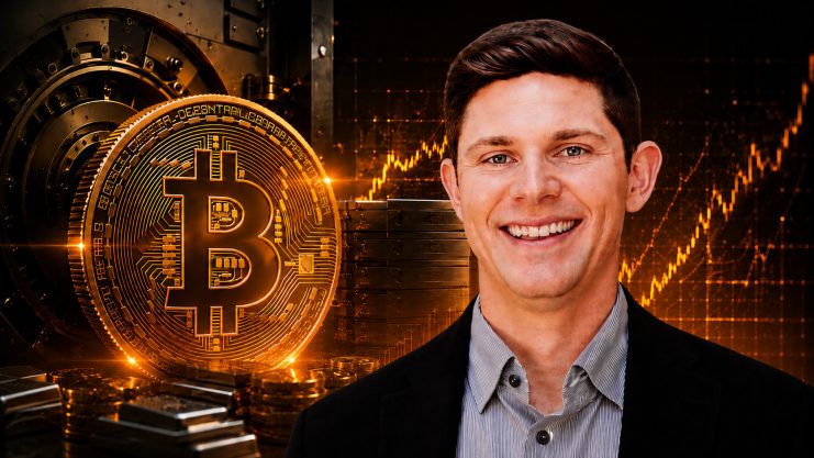 Jeff Walton von Strive vor einem Bitcoin-Hintergrund