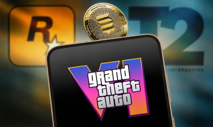 Smartphone mit GTA-VI-Logo vor unscharfen Rockstar- und R2-Symbolen; darüber ist eine scharf dargestellte goldene Solana-Münze zu sehen.