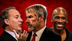 Michael Saylor zwischen Arthur Hayes und Peter Schiff vor rotem Hintergrund im Streit um MicroStrategy.