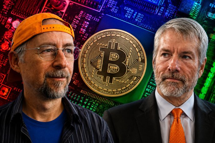 Adam Back und Michael Saylor vor einer Bitcoin-Darstellung auf einer Computerplatine