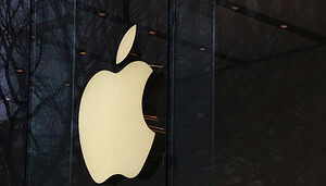 Das Apple-Logo auf einer Glasfassade.