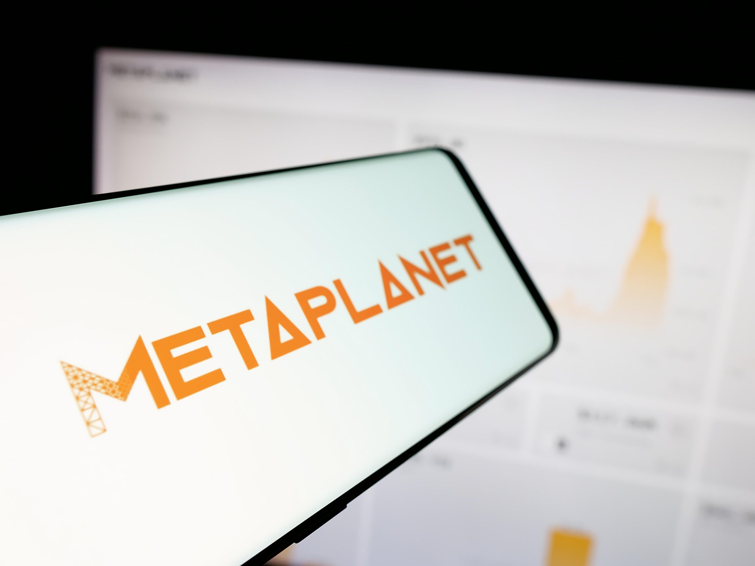 Das Bild zeigt das Metaplanet-Logo auf einem Smartphone