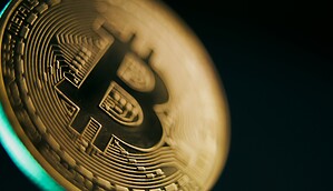 Nahaufnahme einer Bitcoin-Münze.