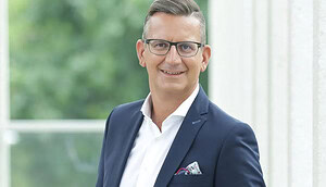 Das Bild zeigt Christian W. Röhl