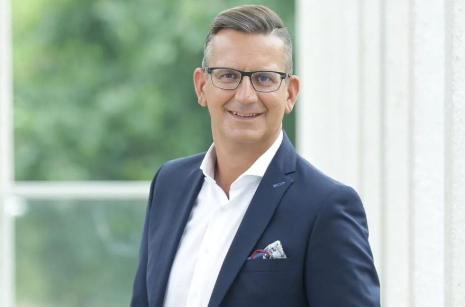 Das Bild zeigt Christian W. Röhl