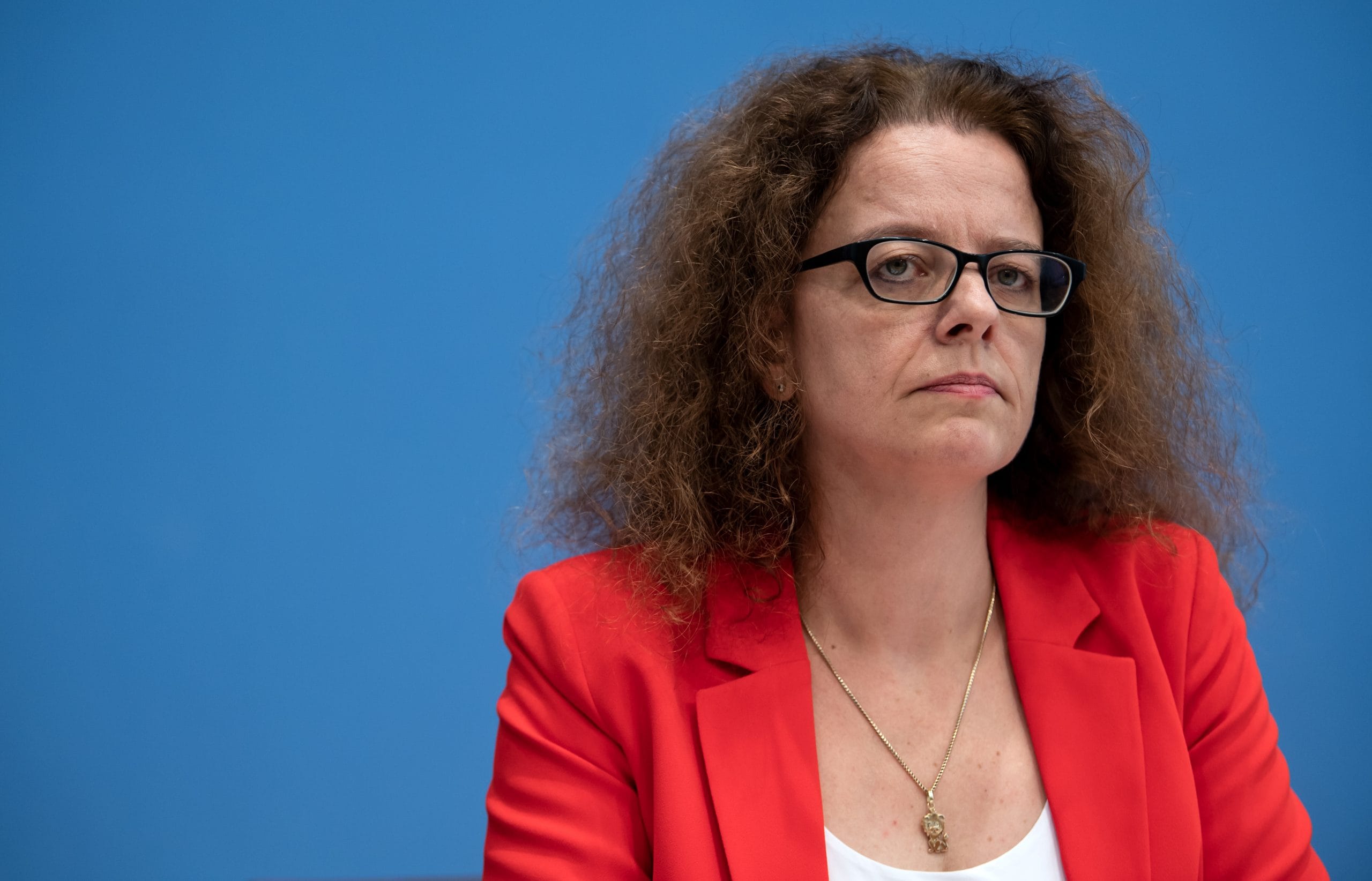 Das Bild zeigt Isabel Schnabel
