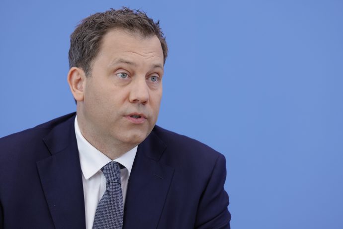 Bundesminister der Finanzen Lars Klingbeil, Deutschland, Berlin, Bundespressekonferenz, Thema: Vorstellung des Aktionsplans zur Bekämpfung von Steuer- und Finanzkriminalität