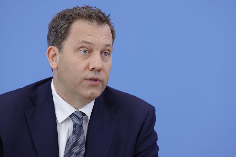 Bundesminister der Finanzen Lars Klingbeil, Deutschland, Berlin, Bundespressekonferenz, Thema: Vorstellung des Aktionsplans zur Bekämpfung von Steuer- und Finanzkriminalität