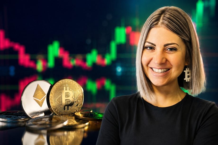 Frau vor Chart, daneben Bitcoin- und Ethereum-Münzen