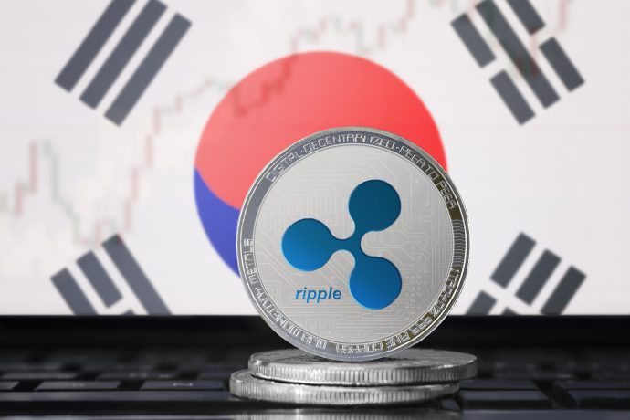 XRP-Token im Vordergrund, im Hintergrund die Südkoreanische Flagge