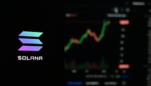 Das Bild zeigt das Solana-Logo auf einem Smartphone