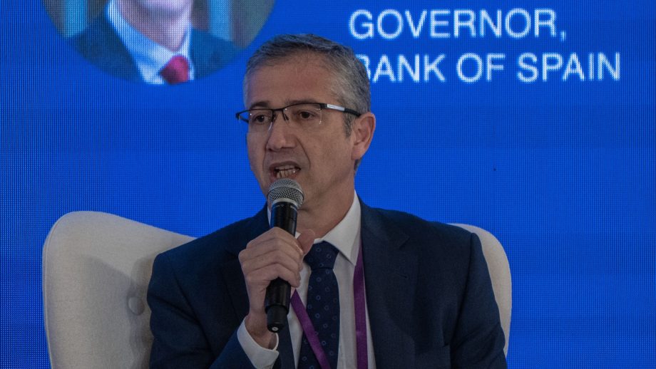 De Cos, Präsident der spanischen Zentralbank