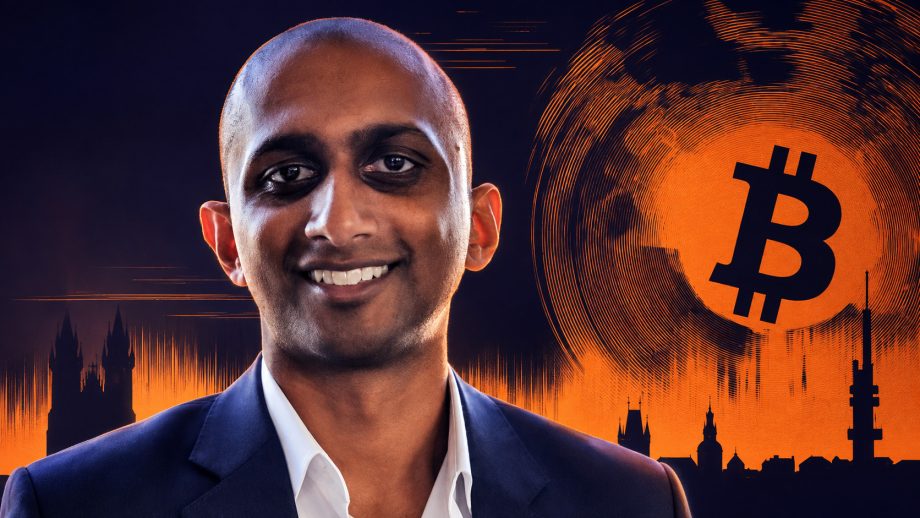 Stephan Livera vor Bitcoin-Hintergrund
