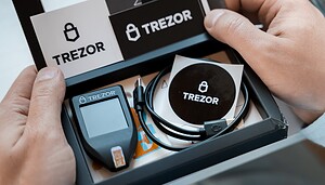 Das Bild zeigt eine Hardware-Wallet von Trezor