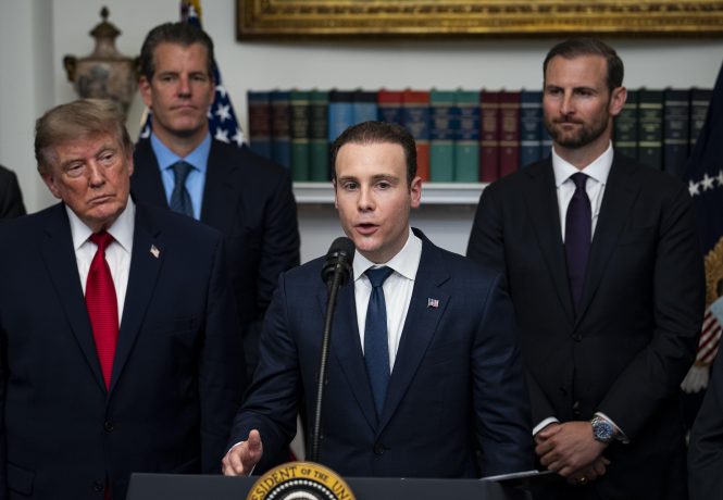 Das Bild zeigt Michael Selig und Donald Trump