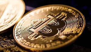 Bitcoin-Münze in der Nahaufnahme.