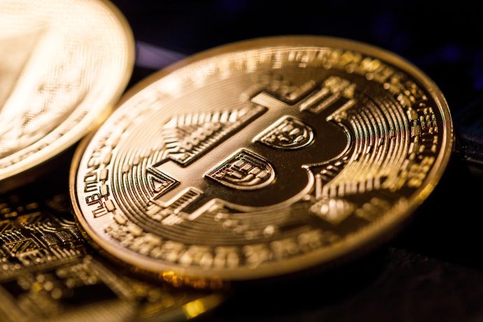 Bitcoin-Münze in der Nahaufnahme.