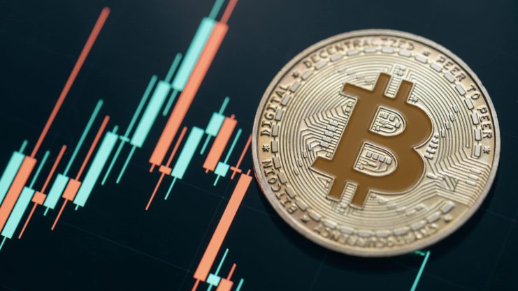 Bitcoin muss kämpfen Bitcoin-Münze auf Charthintergrund