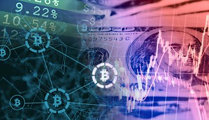 Bitcoin-Symbole in einem digitalen Netzwerk vor einer 100-Dollar-Note mit Siegel der US-Notenbank, Kurschart und Prozentzahlen