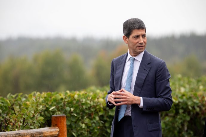 Das Bild zeigt Kevin Warsh