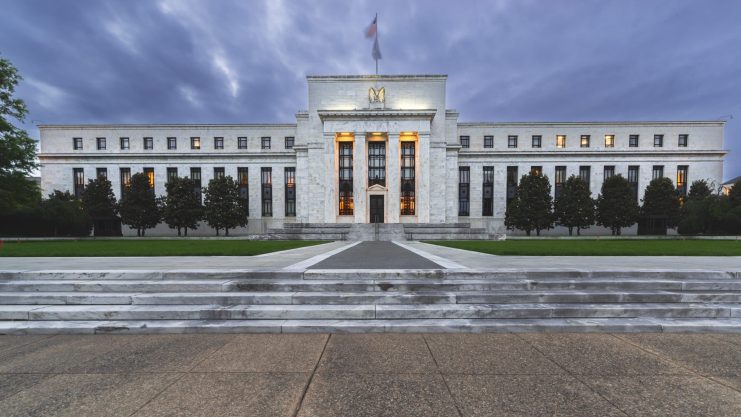Der Krypto-Markt bleibt am Sonntag relativ ruhig Das Bild zeigt das Gebäude der Federal Reserve