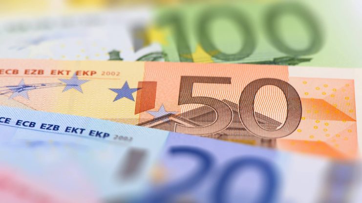 Das Bild zeigt Euroscheine