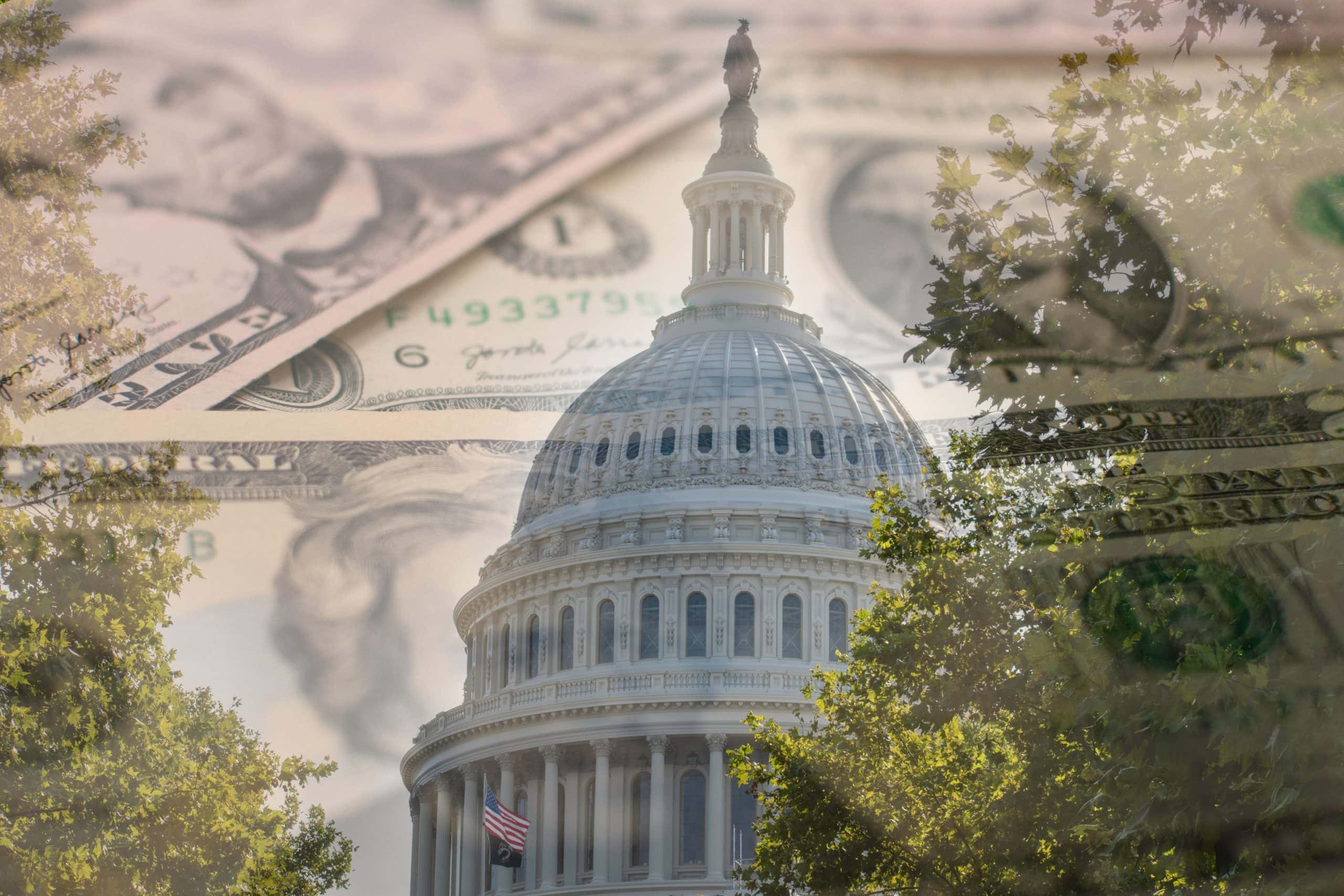 US-Kapitol in Washington hinter transparent überlagerten Dollarnoten, Symbol für US-Renditen und Staatsanleihen