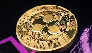Eine XRP-Münze auf einem Chart