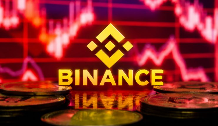 Das Binance Logo vor einem roten Chartverlauf