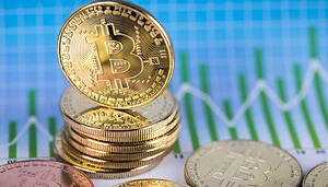 Das Bild zeigt Bitcoin-Münzen