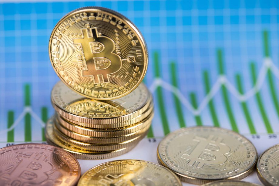 Das Bild zeigt Bitcoin-Münzen