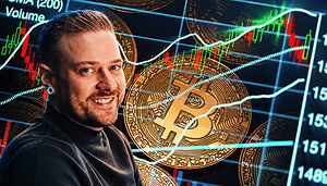 Trading-Experte vor Bitcoin-Münzen und einem Chart mit Kursverläufen und Candlesticks.