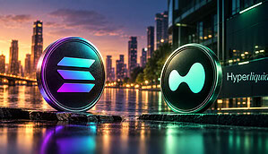 Ein Solana- und ein Hyperliquid-Coin am Wasser