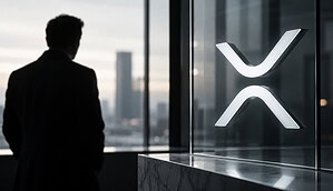 Ein mysteriöser Mann vor einem XRP-Logo