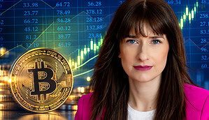 Nicole Nowak und eine Bitcoin-Münze