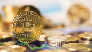 Das Bild zeigt eine Bitcoin-Münze
