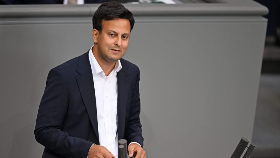 Das Bild zeigt Parsa Marvi