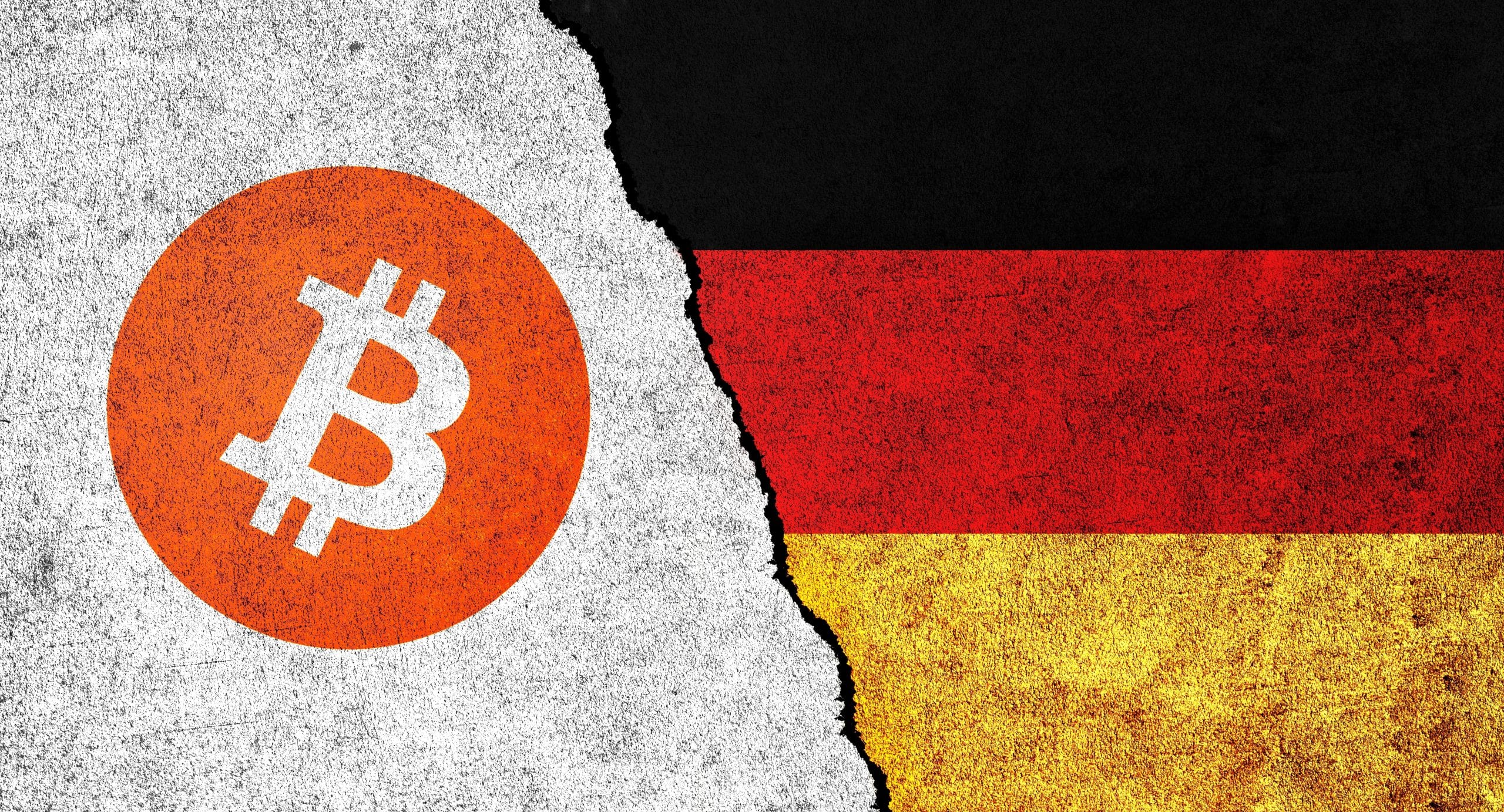 Rechts sieht man eine Deutschland-Flagge und in der Mitte geht ein Riss zu einem grauen Hintergrund mit einem Bitcoin-Logo.