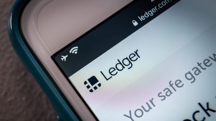 Ledger sorgte zuletzt für Aufsehen Das Bild zeigt das Ledger-Logo auf einem Smartphone-Bildschirm