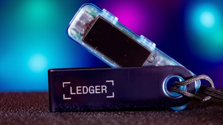 Zuletzt wurden Spionage-Chips in Ledger Wallets gefunden Das Bild zeigt eine Ledger Wallet