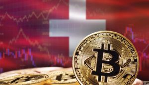 Das Bild zeigt eine Bitcoin-Münze vor der Schweizer Flagge